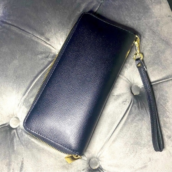 EUC Michael Kors Zip Around Black Pebbled Leather Continental Wristlet Wallet - Picture 2 of 4